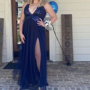 Prom/formal luxxel navy blue maxi dress with sequence detail top size large